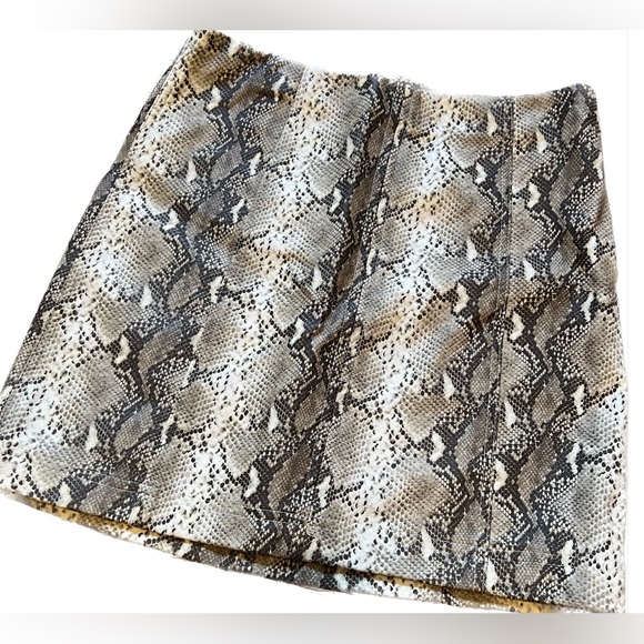 Magnolia South Snakeskin Miniskirt - Picture 3 of 4